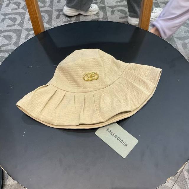 Balenciaga New Fisherman's Hat With Craftsmanship And Design