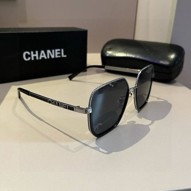 Chanel Sunglasses Polarized Sunglasses For Round Faces: Ultra-Flattering Design