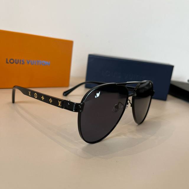 Louis Vuitton Lv Men's Sunglasses: Polarized Sunglasses With A High-End European