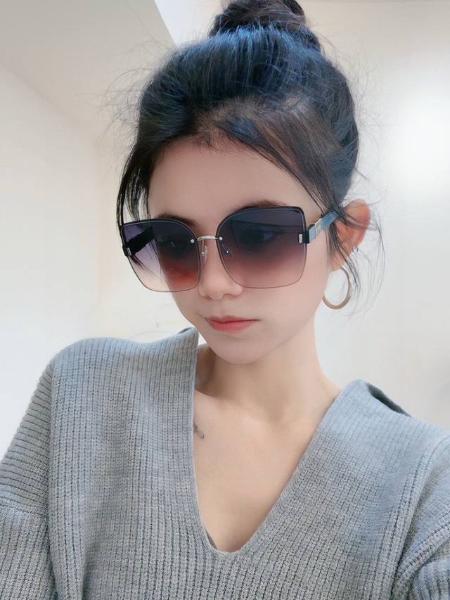 Dior 2025 Spring New Arrival Trendy Must-Have Fashionable Square-Frame Sunglasse