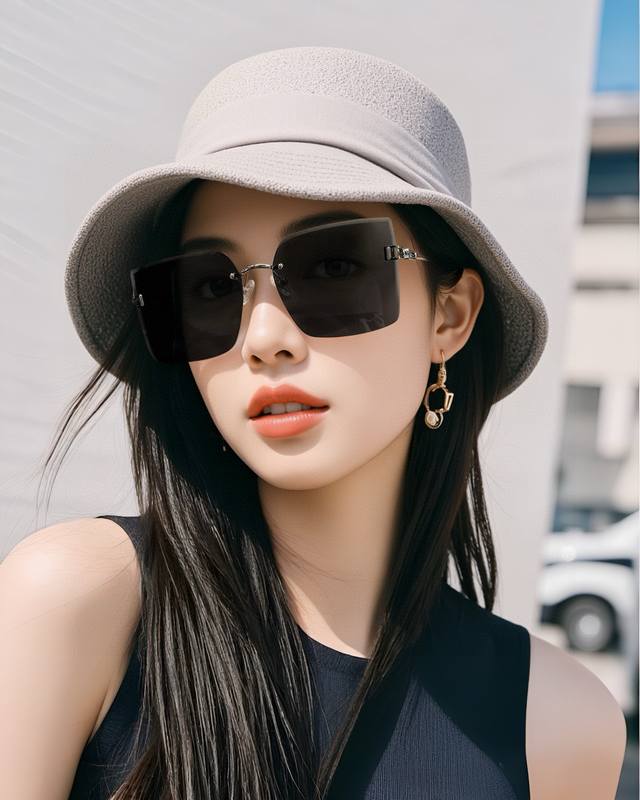 Nylon Series Lv Large Frame Sunglasses Classic Square Frame Design, Flattering F
