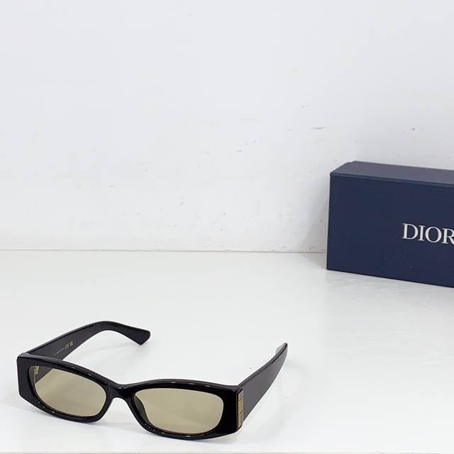 Dior* Model: Diorgraphique S1F Size: 57 16 140