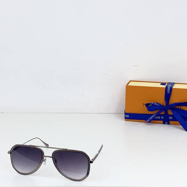 Louis Vuitton Model: Z1317 Size: 56 19-145