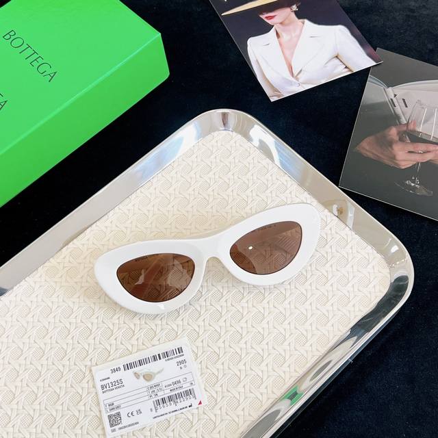 Spring New Arrival Release ~ Includes Color Chart Bottega Venet* Model: Bv1325S