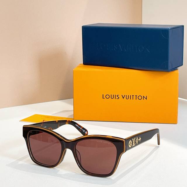 Louis Vuitton* Model: Z2647U Size: 55-18-145