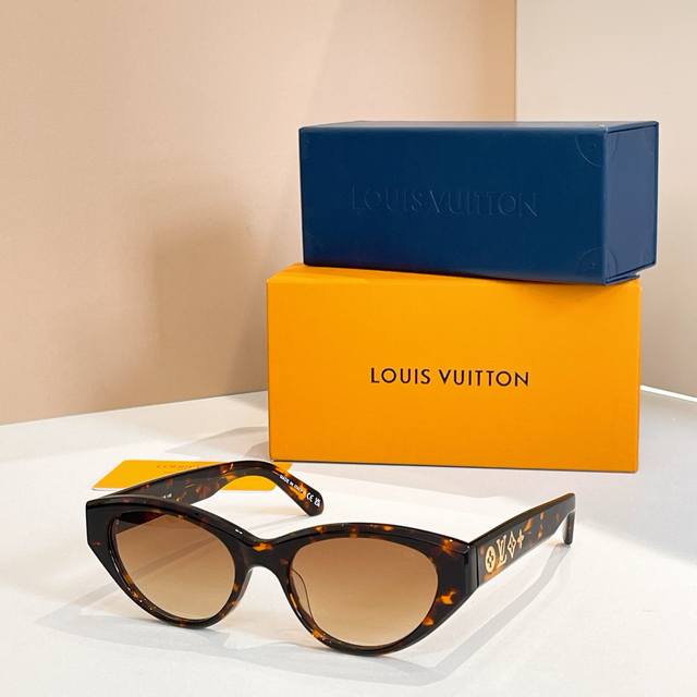 Louis Vuitton*Model: Z2690U Size: 53, 19-145