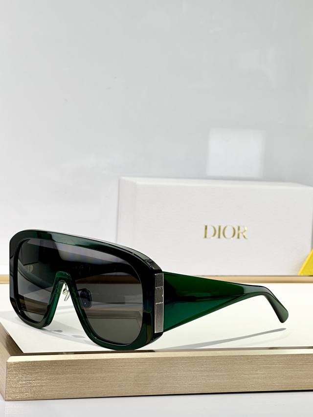 Dior Model: Diorgraphique M2N Size: 140