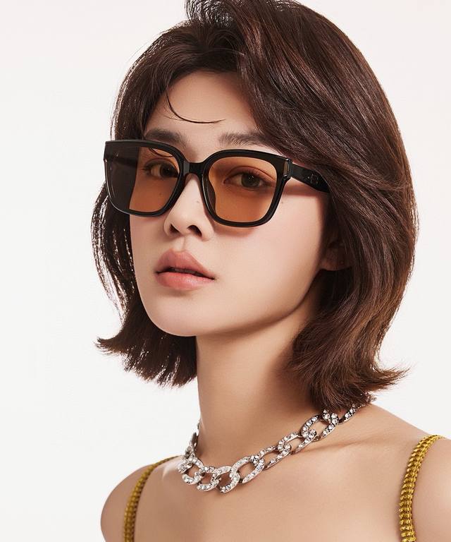 Gucci 2025 Spring New Arrival, Trendy Bestseller, Fashionable Square-Frame Polar