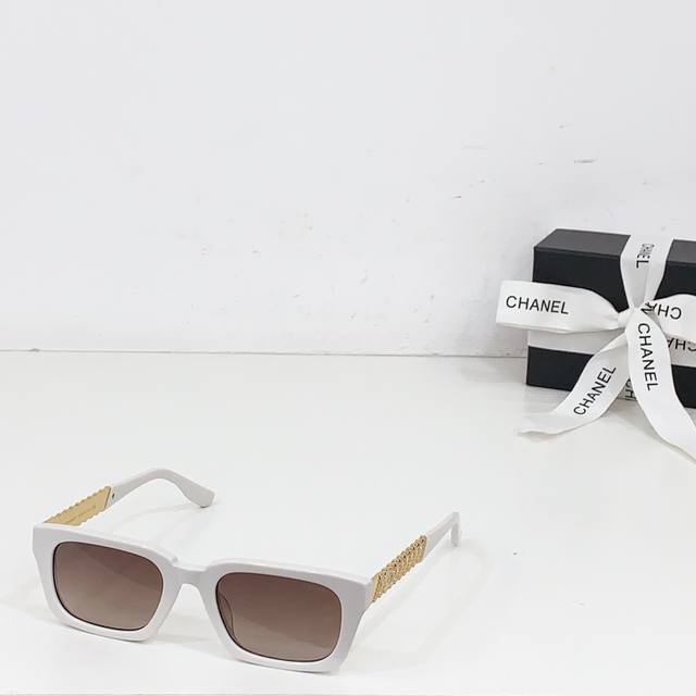 Chanel Mod: Ch8202 Size: 52-20-145