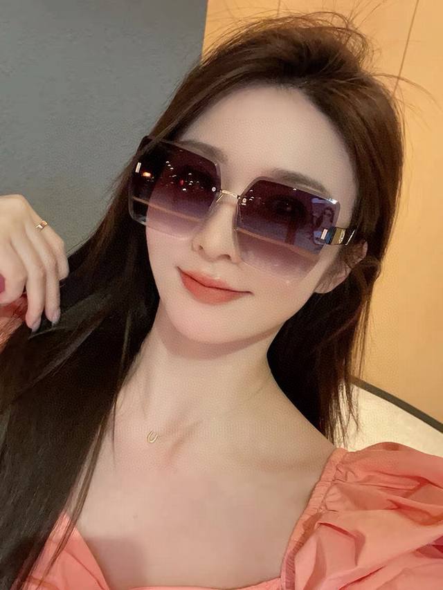 Dior 2025 New Women's Square Frame Sunglasses, Driving Sunglasses, New Metal Fra