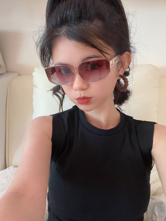 Lv 2025 Spring New Arrival Trendy Bestseller Fashionable Square Frame Sunglasses