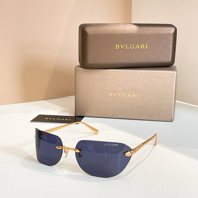 Bottega Venet*Model: Bv40025U Size: 59 Mouth 18-130