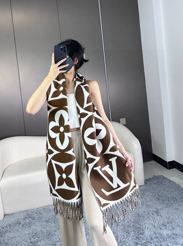 Official Website Three-Color Design Is Stunning. New Hemp-Patterned Scarves Are