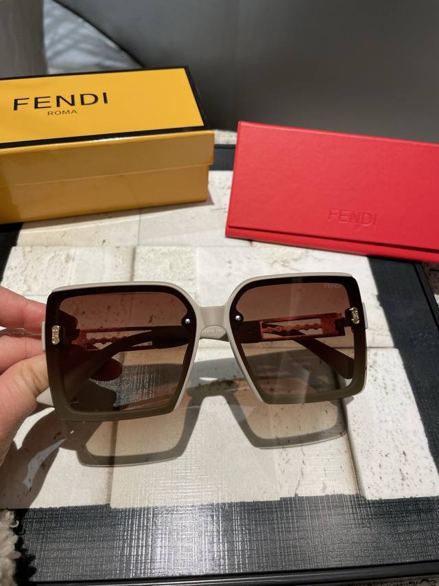 Fendi Women's Polarized Sunglasses, Fashionable Face-Flattering Design, High-End