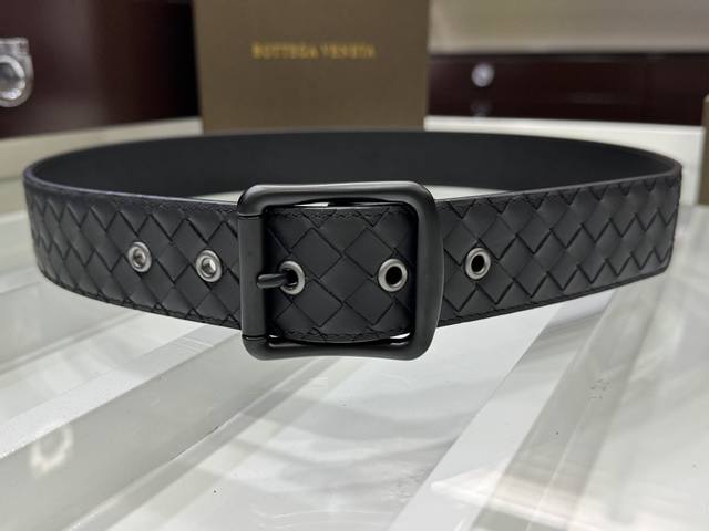 Made In Italy Bottega Veneta's Fashion Aesthetic Is Understated And Refined, As