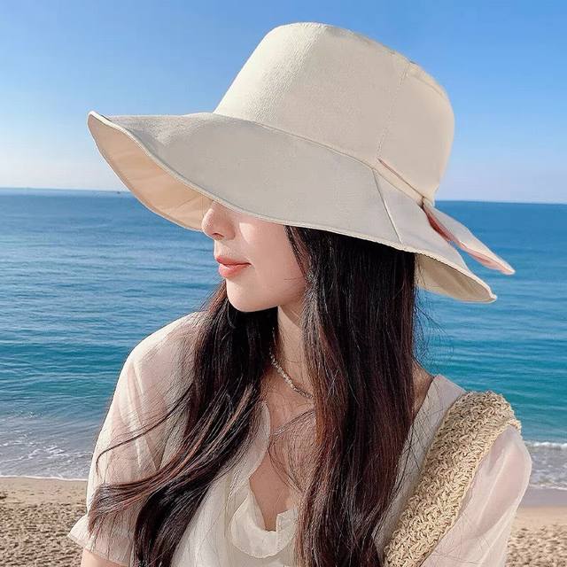 Chanel Early Spring New Wide-Brimmed Fisherman's Hat With A Classic Chanel Style