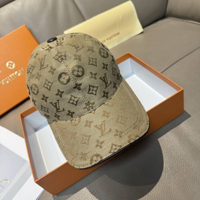 Comes With A Box And Cloth Bag, Louis Vuitton New Original Baseball Cap, Louis V