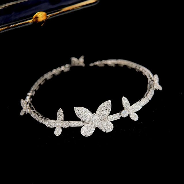 A4677 High-End Graff Flagship Store New Arrivals. Latest Butterfly Design With F