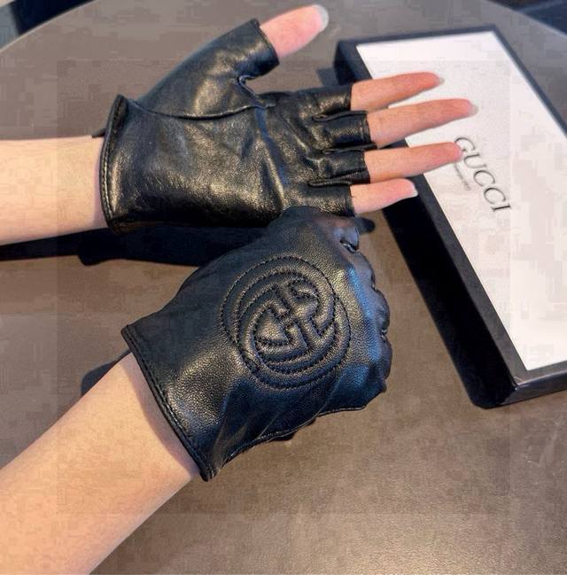New Exclusive Touchscreen Gloves Gucci New High-Quality Sheepskin Gloves, The Fi
