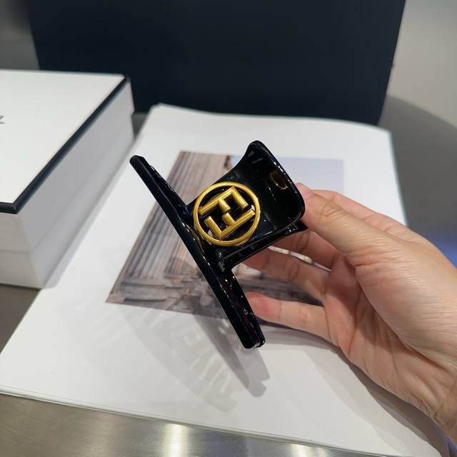 With Packaging Box Fendi New F-Shaped Hair Clip, Elegant And Sophisticated, Simp