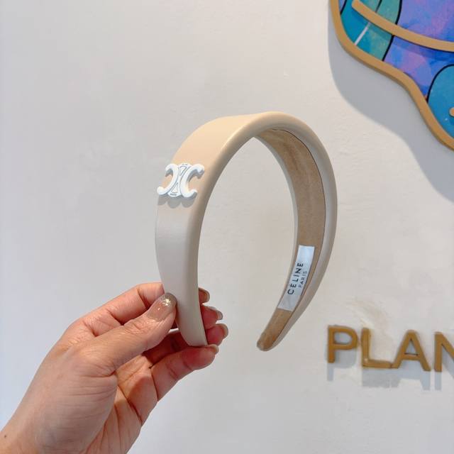 With Packaging Celine Triumph Arch Classic Lambskin New Hairband, A Must-Have He