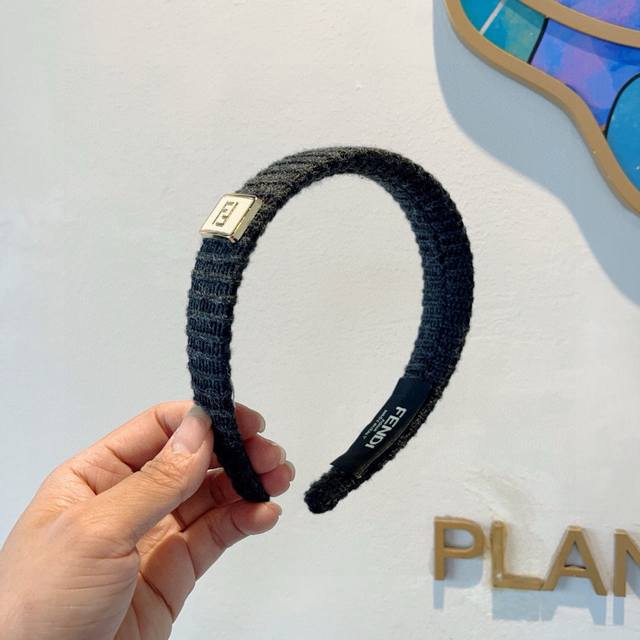 With Packaging Fendi Fendi Hot Autumn/Winter Knitted Yarn Hairband, Retro Headba