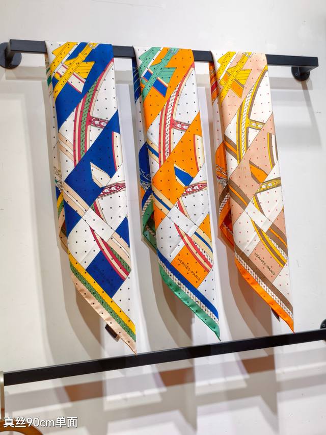Shms2493 Authentic Herm S 90Cm Silk Square Scarf Features Twill Silk + Hand-Roll