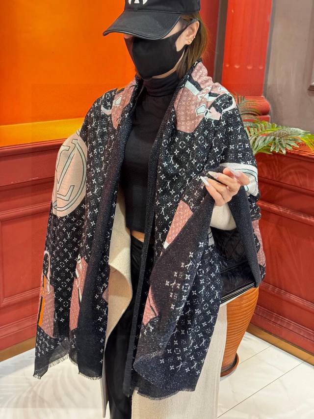 Shimmering Scarf, Spring New Limited Edition Bestseller. Lv Authentic Original.