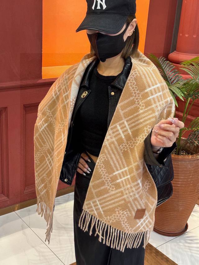 Double-Sided Scarf Burberry Checkered Scarf So Beautiful It's Driving Me Crazy!