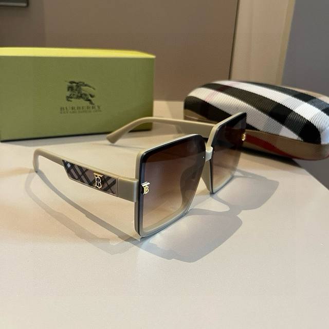 Burberry New-Style Sunglasses A Must-Have For Travel, Featuring Multiple Celebri
