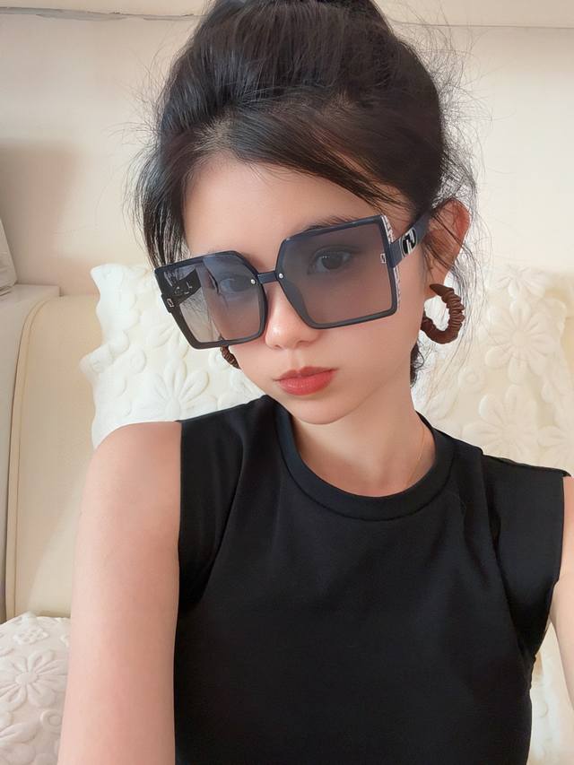 Fendi 2025 Spring New Arrival Trendy Bestseller Fashionable Square Frame Polariz