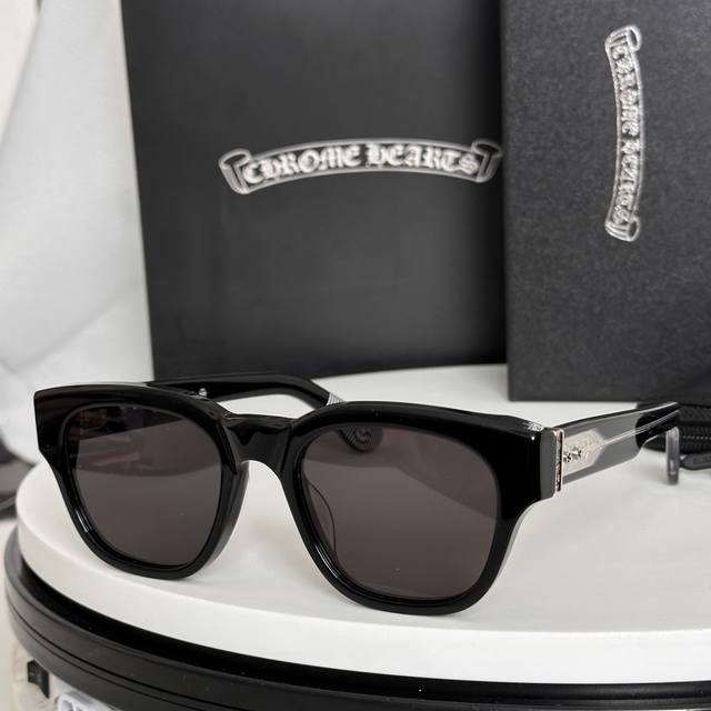 Chrome Hearts Model: Midxathrillii Size: 52 23-150