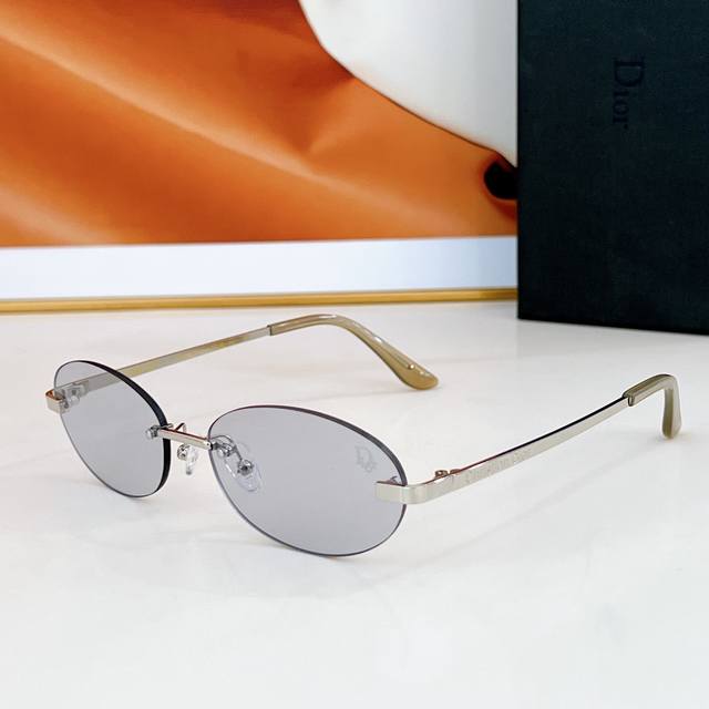 Dior Model: Diorcat29Gnm Size: 58 X 17 143