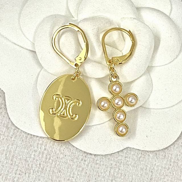 Celine Ear Studs - Hot-Selling New Arrivals, Consistent With Zp. Celine's New Tr
