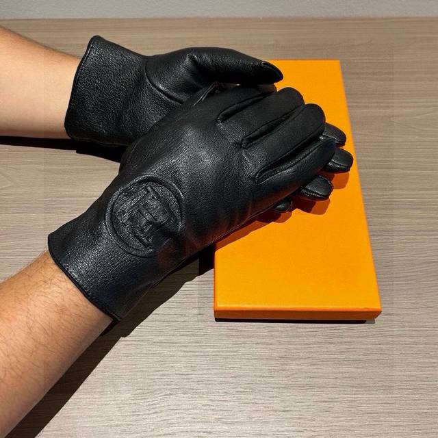 2025 New Arrival Deer Leather Exclusive Launch Touchscreen Gloves, Herm S Authen
