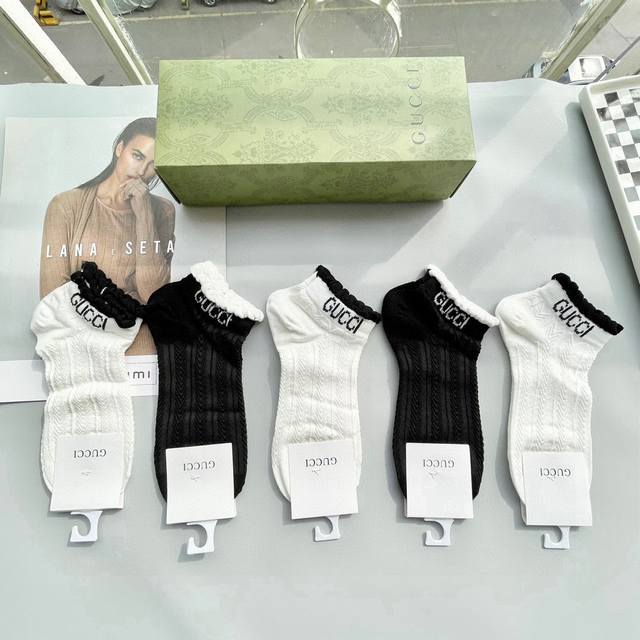 With Packaging, One Box Of Five Pairs. Gucci, Stunningly Beautiful. European And