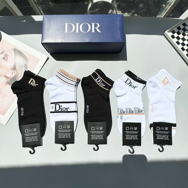With Packaging, One Box Of Five Pairs Of Dior Socks. Dior's Instagram-Famous Mus