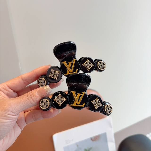 With Packaging, Single Piece. Louis Vuitton New-Style Handmade Hair Clip, High-E