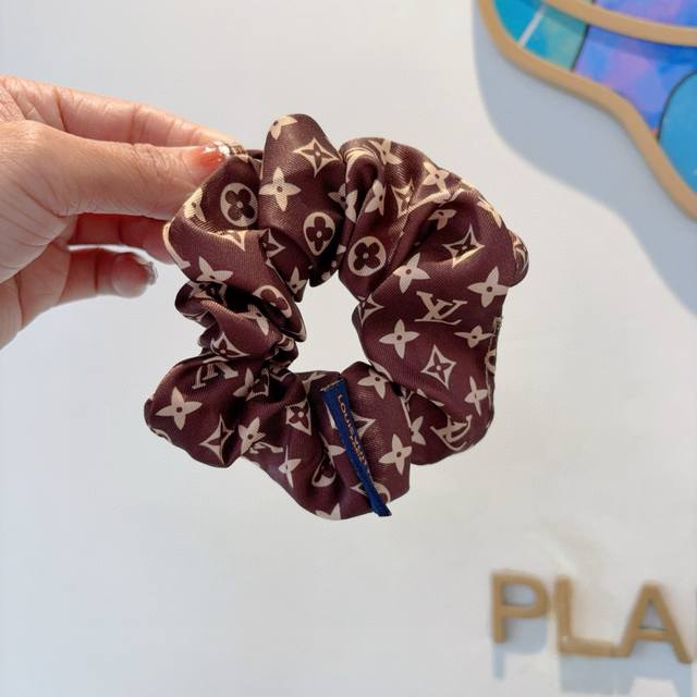 Packaging Lv Louis Vuitton Trending Silk Hairband, Elegant Elastic Band, Comfort