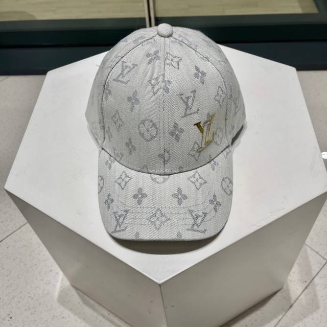 Lv Louis Vuitton Classic Baseball Cap, A Must-Have Item That Pairs Well With Any