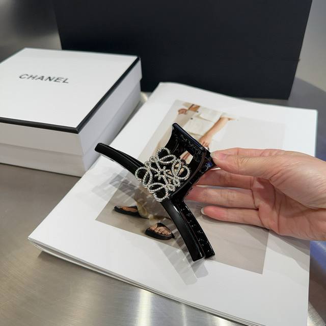 With Packaging Box Loewe Letter Grab Clip, Fashionable And Trendy, Simple And El