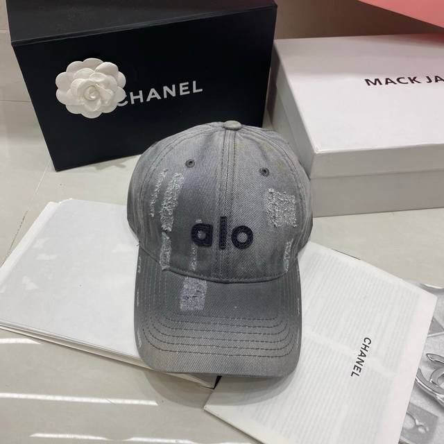 Run Volume Alo New Retro Distressed Denim Baseball Cap With Worn Design, Versati