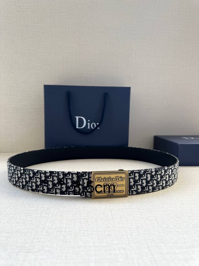 Special 3.5 Cm Wide, This Belt Buckle Is A New Dior Design, Continuing The Class