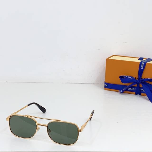 Louis Vuitton Model: Z2207U Size: 56Mm 19 145 1302150