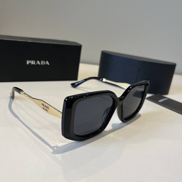 Prada High-End Women's Sunglasses, Sun Protection And Face-Shaping Glasses