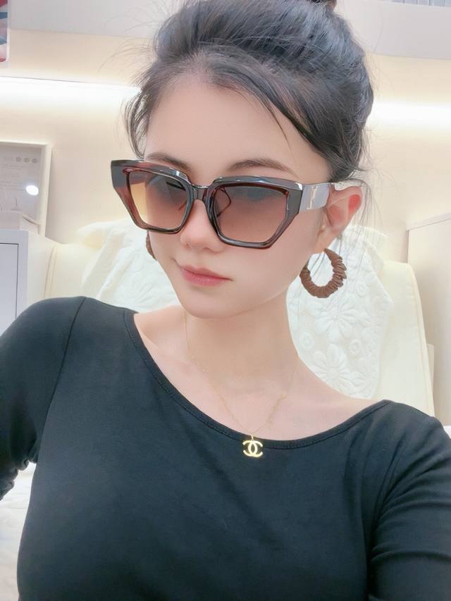 Lv 2025 New Women's Square Frame Sunglasses Driving Sunglasses New Sunglasses Fa