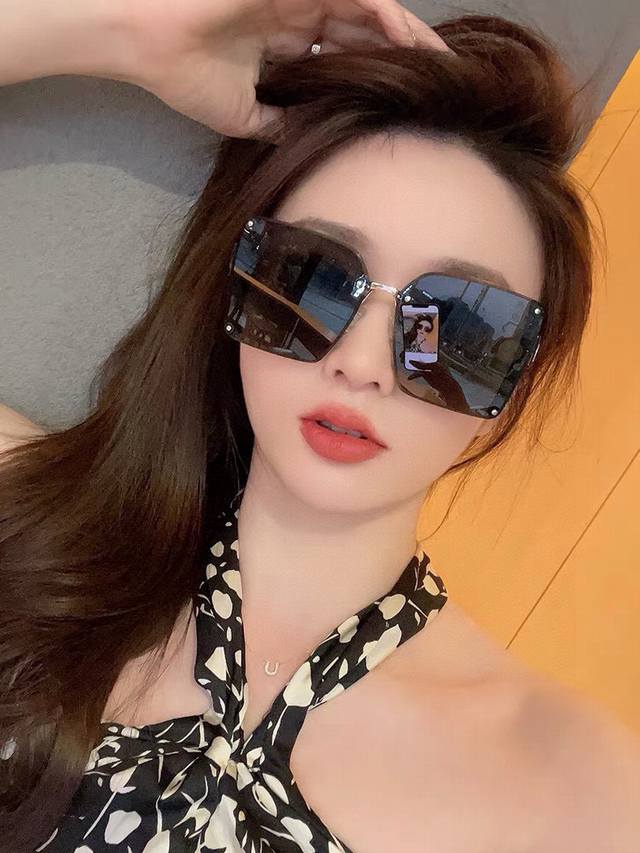 Dior 2025 Spring New Arrival Trendy Square Frame Sunglasses High-Quality Comfort