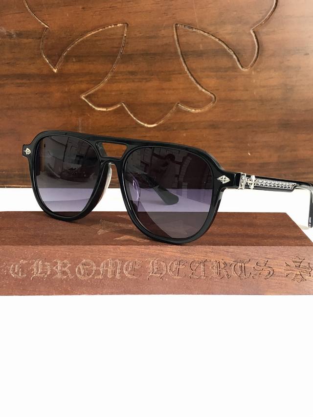 New Chrome Heart Retro Double-Bridge Oversized Frame, Blending Classic American