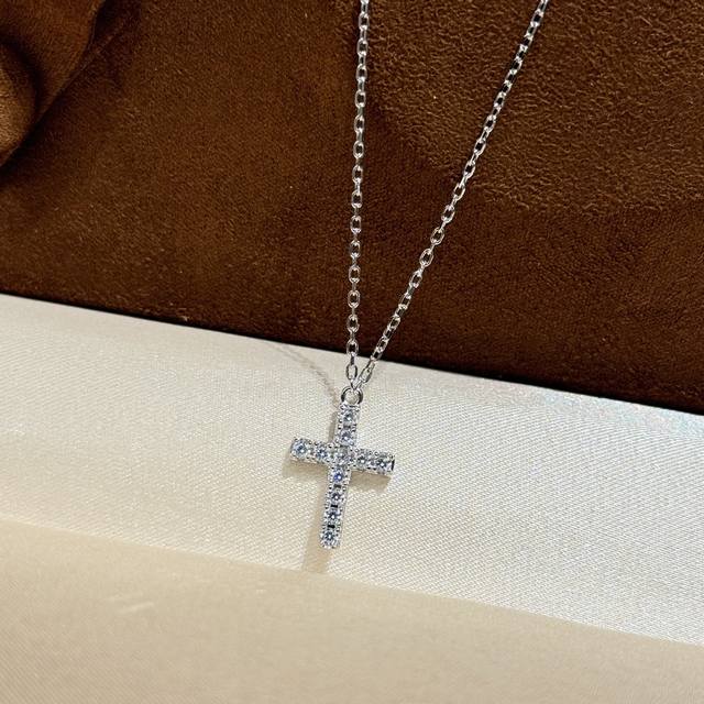 A5897 New Mini Four-Prong Round Diamond Cross Necklace: Fashionable, Simple, Ele