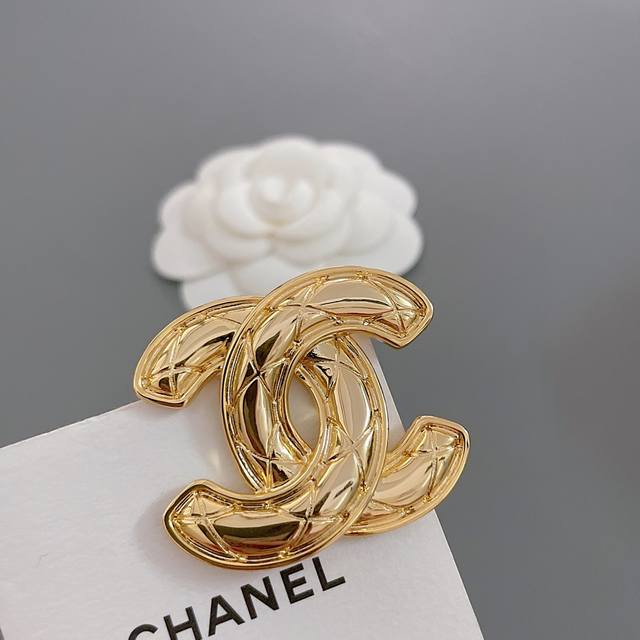 High-Quality, Details As Shown. Fragrant Diamond-Shaped Gold Double C Brooch. Th
